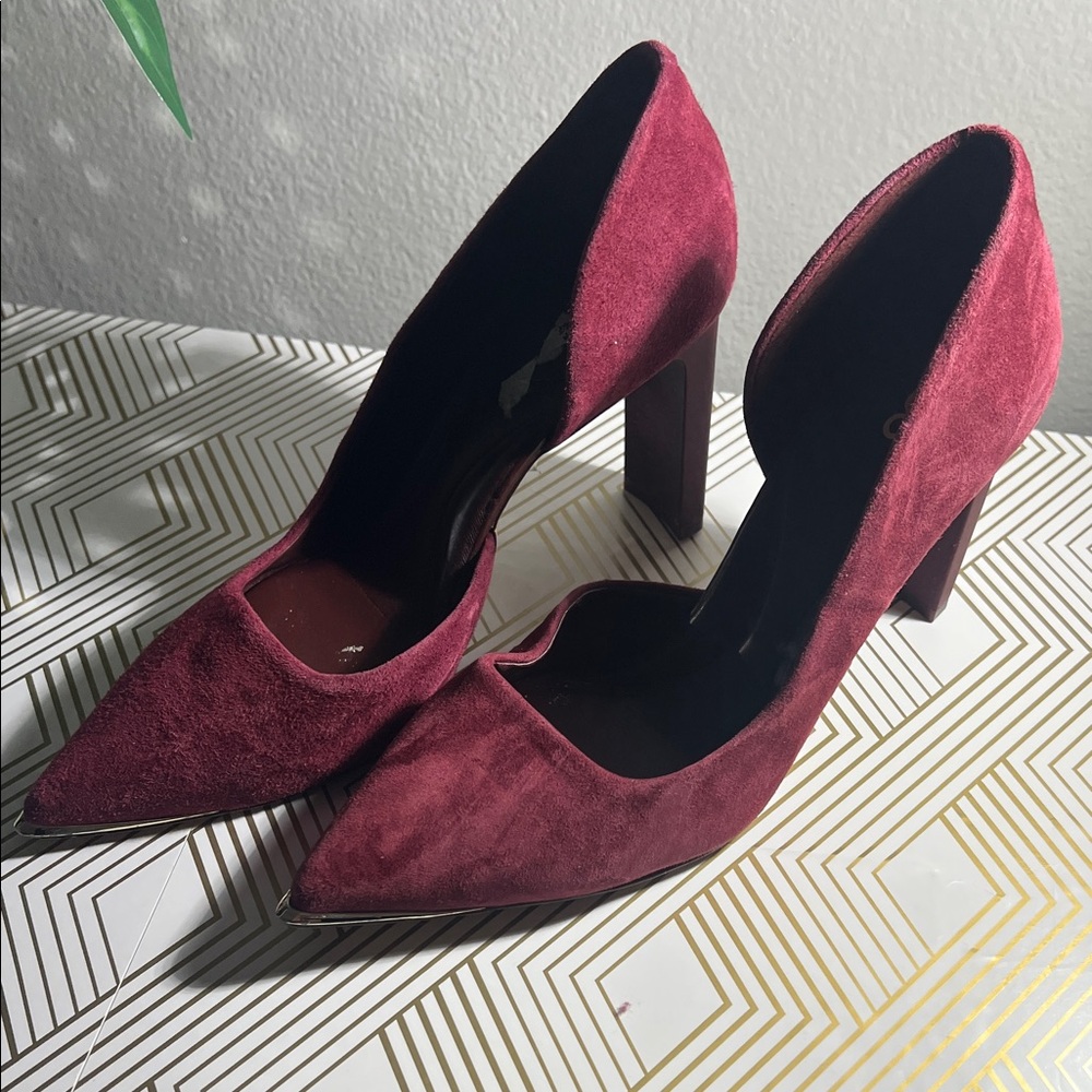 Gold Toe! 😍 Aldo Burgundy Suede Pointed Block Heels